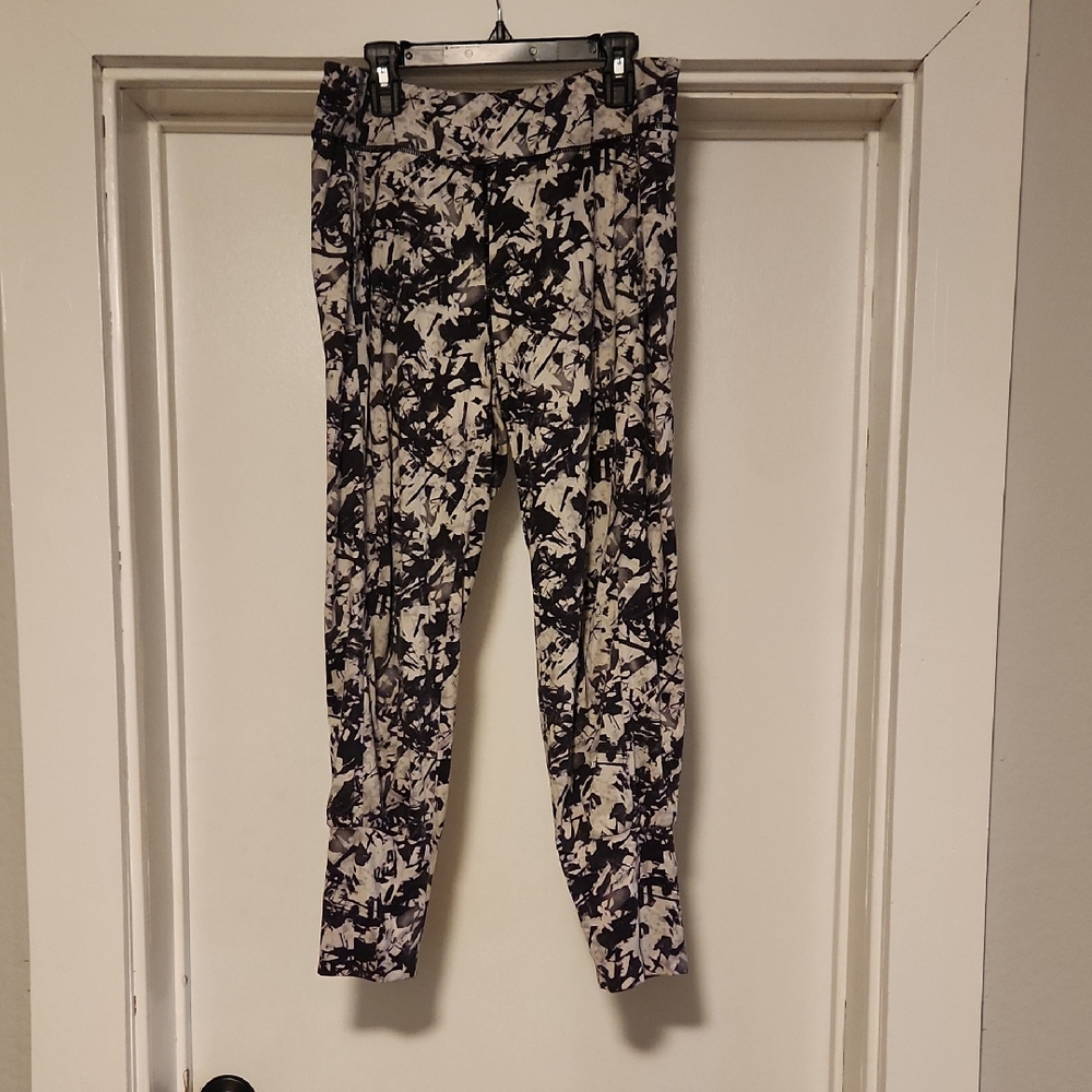 Black and White Abstract Print Leggings